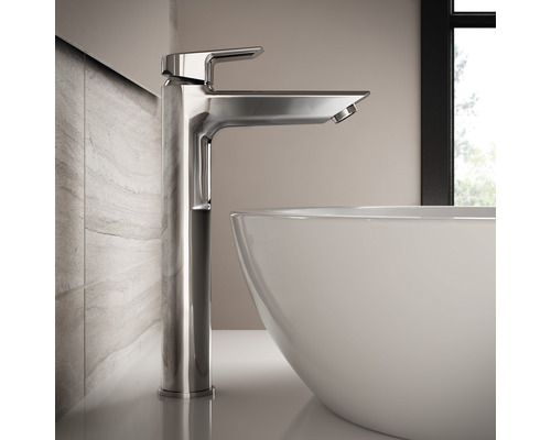 Moderné umývadlo s jednopákovou batériou a umývadlovou misou