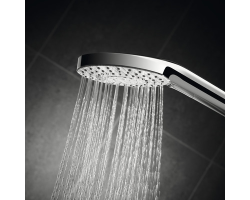 Ručná sprcha s tečúcou vodou