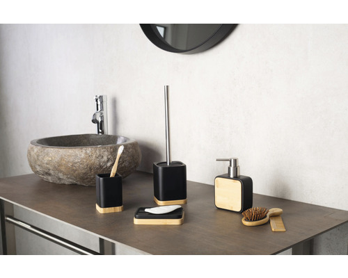 Sada kúpeľňových doplnkov s dávkovačom mydla, WC kefou, pohárom na zubné kefky a miskou na mydlo