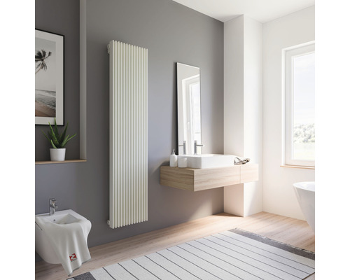 Moderná kúpeľňa s radiátorom, umývadlom a bidetom