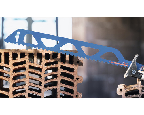 Pílový list Bosch chvostovej píly reže tehlu