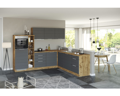 Moderná kuchyňa so sivými skrinkami a dreveným dekorom