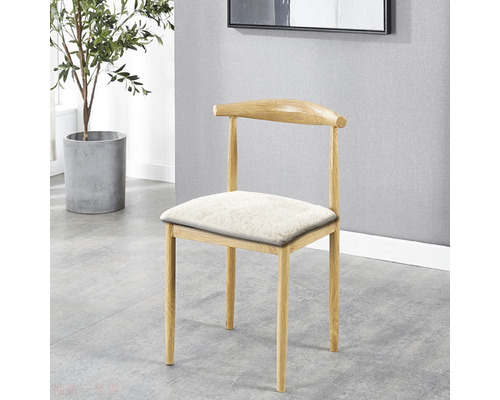 Drevená stolička s čalúneným sedadlom