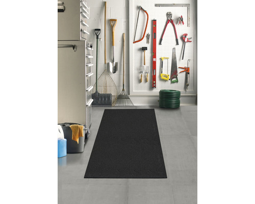 Dielňa s panelom na náradie a rohožkou