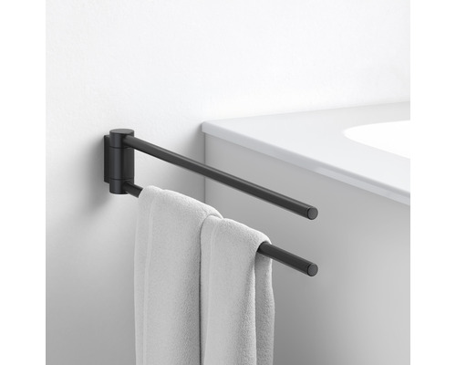 Otočný držiak na uteráky z kovu s uterákom