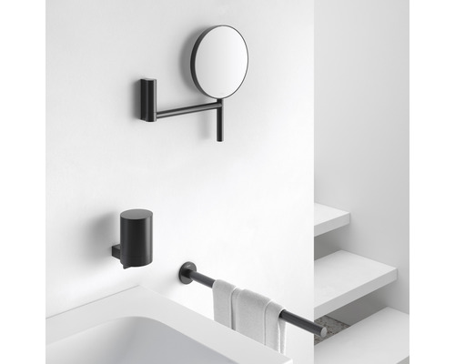 Kúpeľňové vybavenie s kozmetickým zrkadlom, dávkovačom mydla a držiakom na uteráky