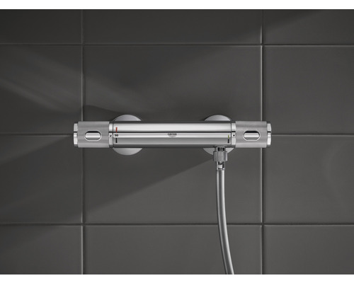 Termostatická batéria Grohe pre sprchu na sivej stene
