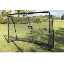 Futbalová bránka na trávniku