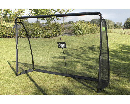 Futbalová bránka na trávniku