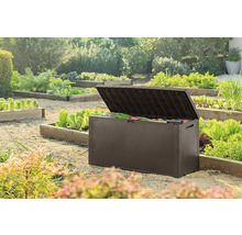 Otvorený záhradný box na uloženie záhradného príslušenstva v záhrade