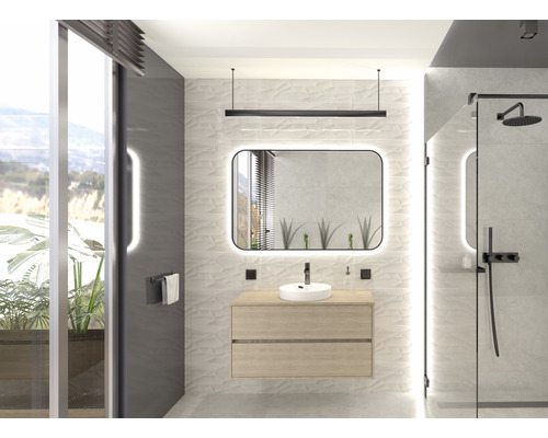 Moderná kúpeľňa s umývadlom, zrkadlom s osvetlením a sprchovacím kútom