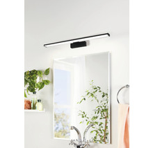 Kúpeľňa s obdĺžnikovým zrkadlom a LED svetlom