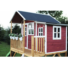 Drevený hrací domček so šmykľavkou, verandou a oknami
