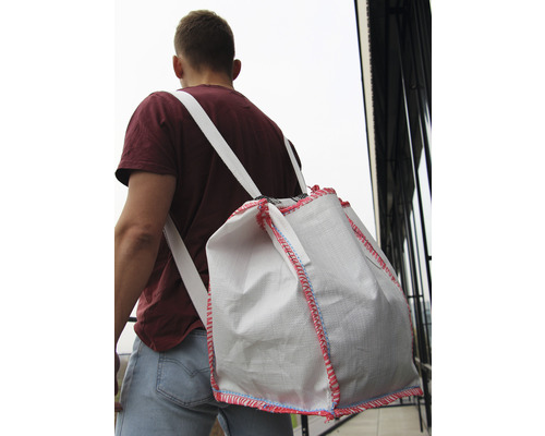 Osoba s veľkoobjemovým vakom ako batohom.