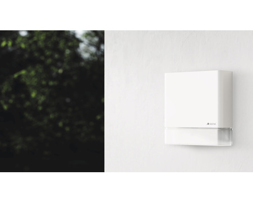 Biele svetlo domového čísla s detektorom pohybu na stene