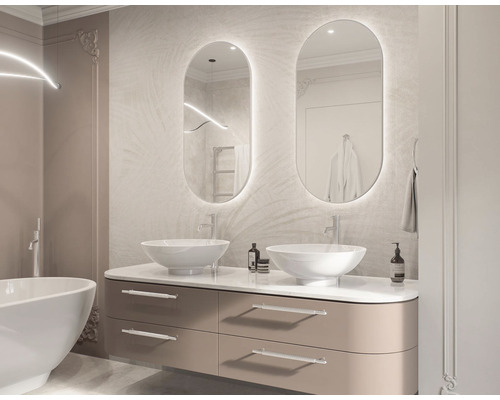 Kúpeľňa s umývadlom, umývadlovými misami a osvetlenými zrkadlami