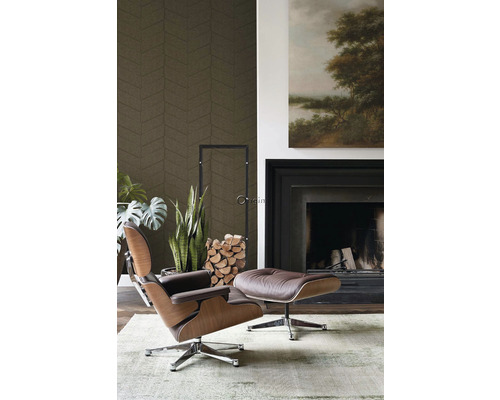 Obývacia izba s kreslom, stoličkou a krbom