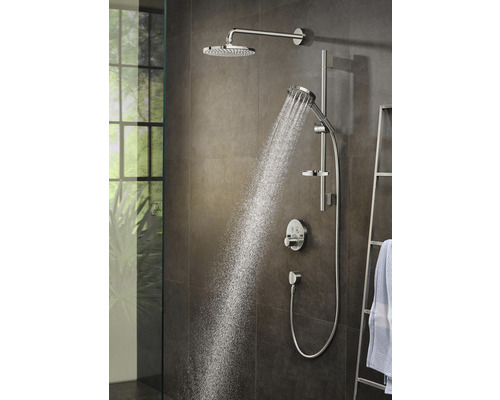 Sprchový systém s hlavovou a ručnou sprchou v kúpeľni