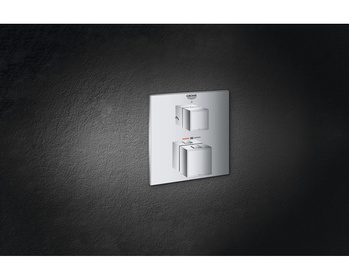 Logo Grohe. Podomietkový termostat s dvomi štvorcovými ovládacími prvkami pre sprchu.
