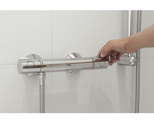 Logo Grohe. Nástenná sprchová batéria s rukou.