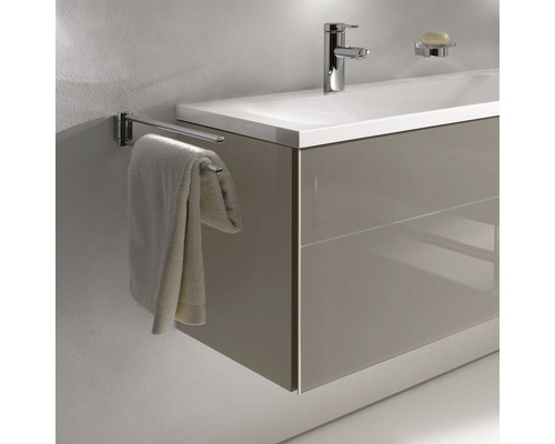 Umývadlo s držiakom na uteráky a uterákom