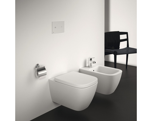 Moderná kúpeľňa so závesným WC a bidetom