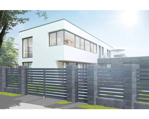 Moderný dom s plotom a bránou vo vonkajšom priestore.