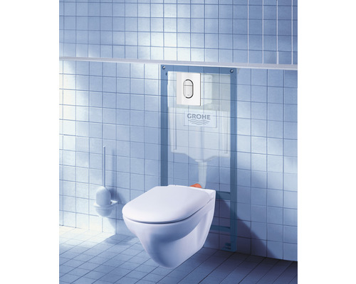 Závesné WC s nádržkou a ovládacím panelom v kúpeľni