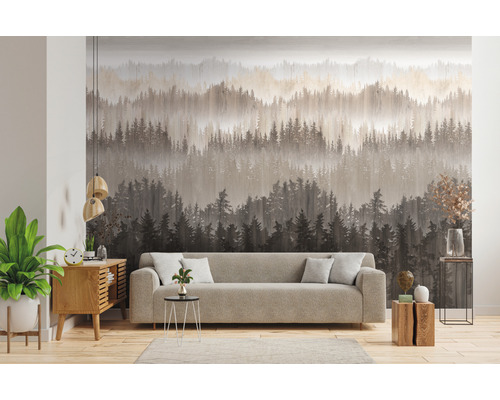 Obývacia izba s fototapetou s motívom lesa, pohovkou a dreveným nábytkom pre svetlú a usporiadanú atmosféru.