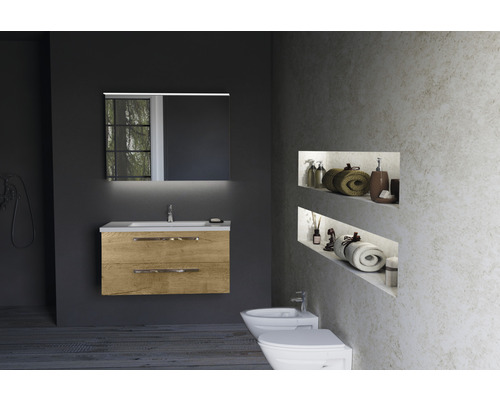 Kúpeľňa s umývadlom, zrkadlom a bidetom vo svetlom a usporiadanom štýle