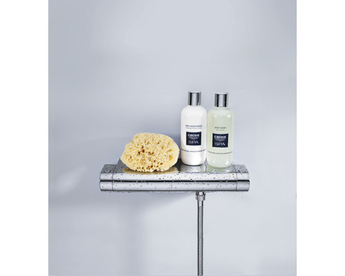 Sprchová armatúra s odkladacou plochou, kúpeľňová huba, telové mlieko a sprchový gél