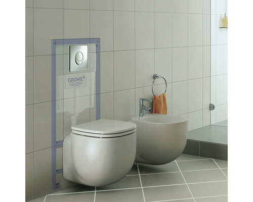 Kúpeľňa so závesným WC, inštalačným prvkom a bidetom