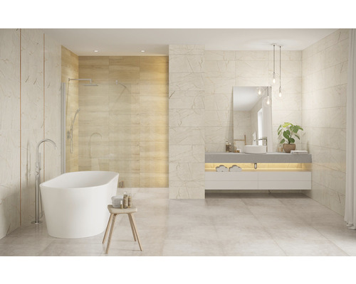 Svetlá kúpeľňa s voľne stojacou vaňou, sprchou a umývadlom