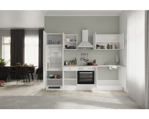 Svetlá kuchyňa s elektrickými spotrebičmi a úložným priestorom