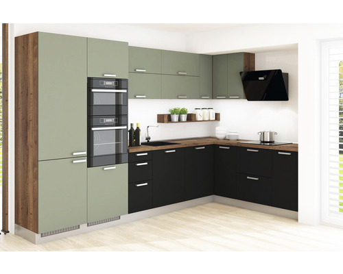 Moderná kuchyňa s hornými a dolnými skrinkami, vstavanými rúrami a odsávačom pár.