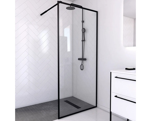 Walk In Aurlane 90 cm farba rámu čierna dekor skla číre sklo FAC215 Walk-in sprchovací kút s čiernym rámom a sprchovacím systémom v modernej kúpeľni