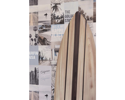 Drevený surf pred kolážou kalifornských obrázkov