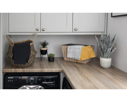 Práčovňa s úložným priestorom, košmi na bielizeň a izbovými rastlinami