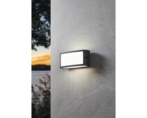 Obdĺžnikové vonkajšie nástenné svietidlo z kovu