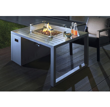 Ohnisko so skleneným okrajom, nápojmi a vonkajším posedením