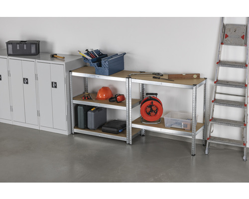 Dielňa so skrinkou na náradie, regálom, debnou na náradie a rebríkom