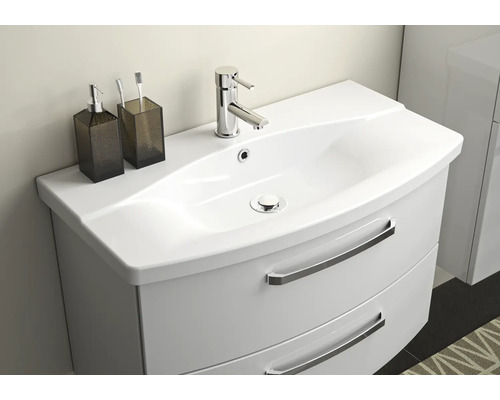 Skrinka pod umývadlo s umývadlom, batériou a dvoma zásuvkami