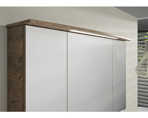 Detail skrine s osvetlením