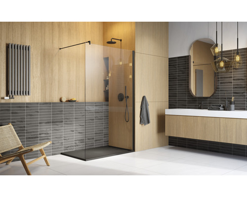 Moderná kúpeľňa s rohovou sprchou, skrinkou pod umývadlo a radiátorom