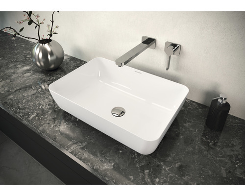 Umývadlo na doske s vodovodnou batériou a dávkovačom mydla