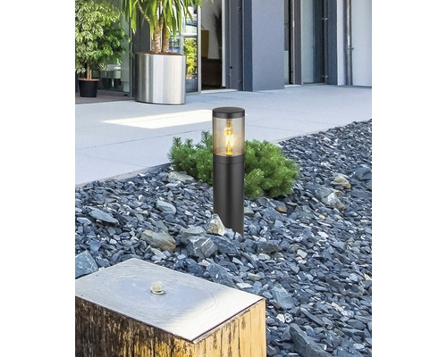 Vonkajšie svietidlo v záhrade