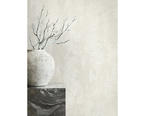 Svetlá nástenná dekorácia s omietkovou štruktúrou, váza a dekorácia