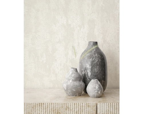 Dekoratívne sivé kamenné vázy na stole