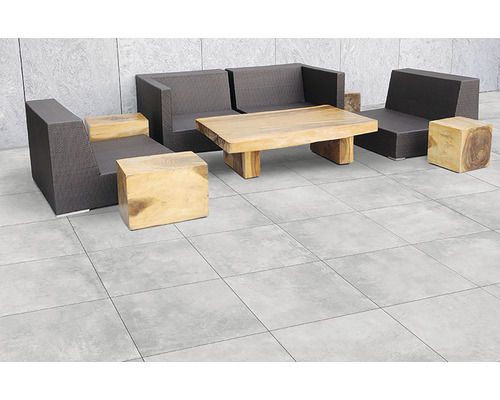 Záhradný nábytok so sedacou súpravou a dreveným stolom