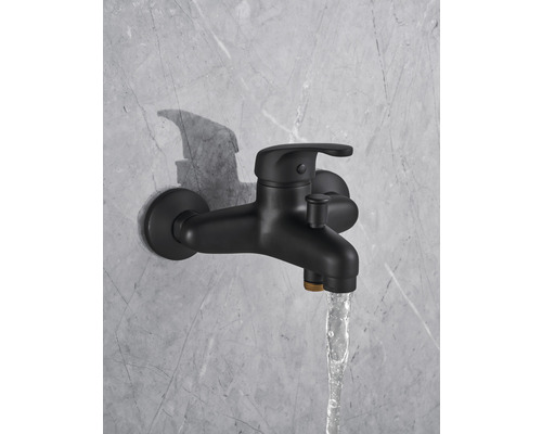 Nástenná batéria pre sprchu s prúdom vody